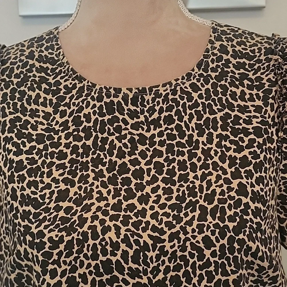 J Crew, Size S, Animal Print Puff Sleeve Poplin Top.  Black and Tan. New Cond.